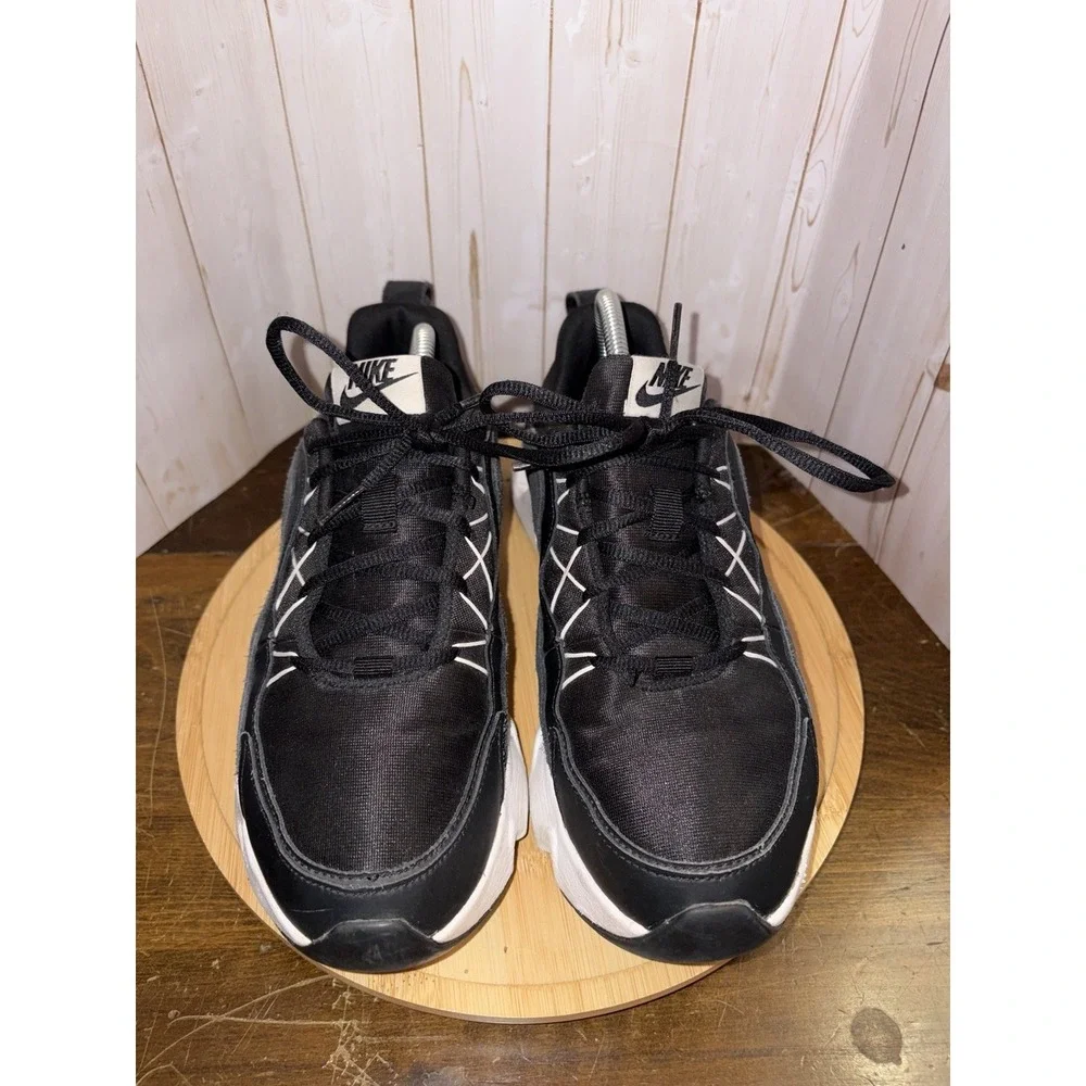 Nike Ryz 365 Womens Athletic Sneakers Black/White Size 9.5